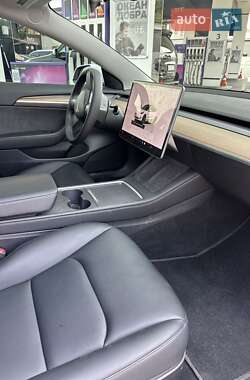 Седан Tesla Model 3 2022 в 