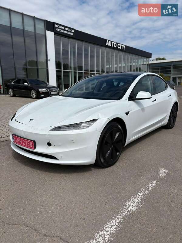 Tesla Model 3 2024