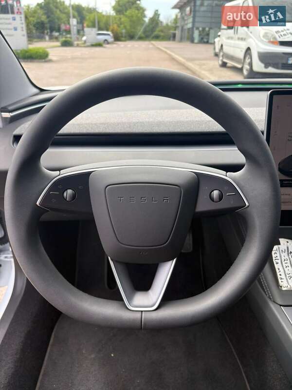 Седан Tesla Model 3 2024 в Ровно