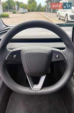 Седан Tesla Model 3 2024 в 