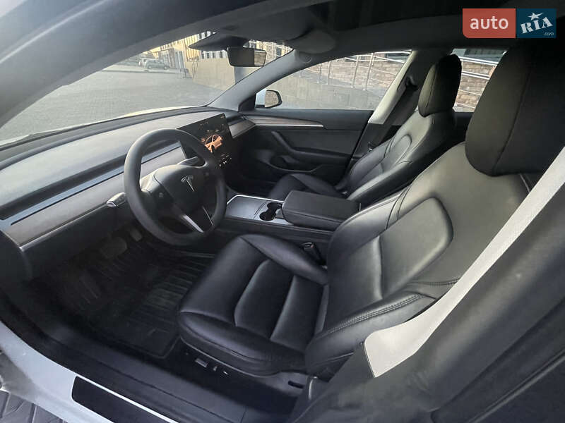 Седан Tesla Model 3 2022 в Виннице