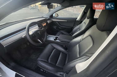 Седан Tesla Model 3 2022 в 