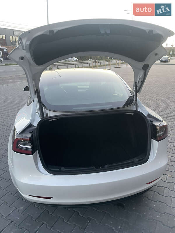 Седан Tesla Model 3 2022 в Виннице