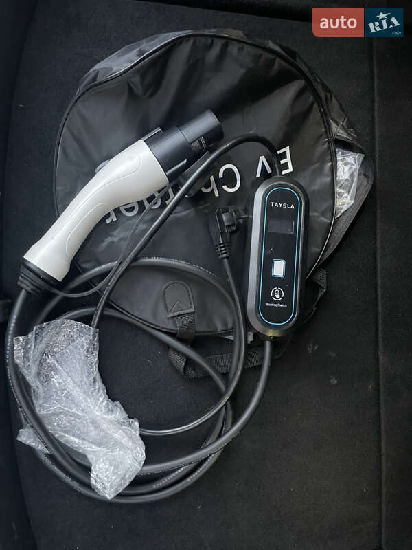 Седан Tesla Model 3 2022 в Виннице