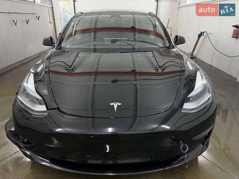 Седан Tesla Model 3 2023 в Дрогобыче