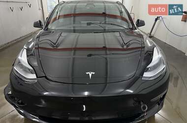 Седан Tesla Model 3 2023 в 