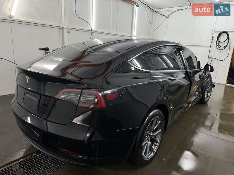 Седан Tesla Model 3 2023 в Дрогобыче