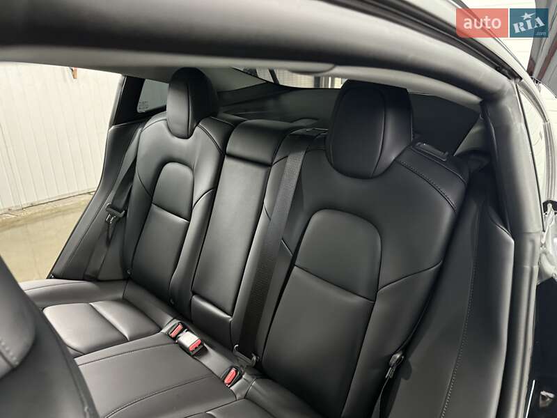 Седан Tesla Model 3 2023 в Дрогобыче