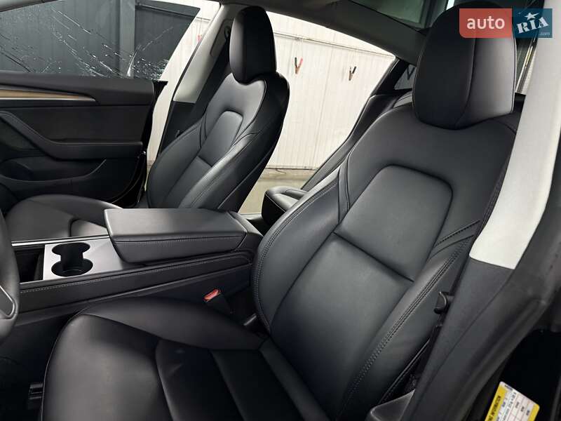 Седан Tesla Model 3 2023 в Дрогобыче
