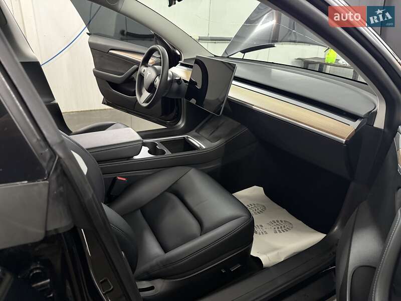 Седан Tesla Model 3 2023 в Дрогобыче