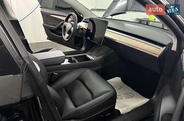 Седан Tesla Model 3 2023 в 