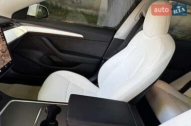 Седан Tesla Model 3 2022 в 