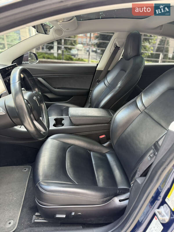 Седан Tesla Model 3 2018 в Киеве