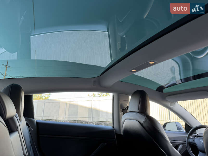 Седан Tesla Model 3 2019 в Вінниці