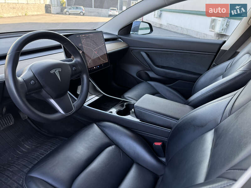 Седан Tesla Model 3 2019 в Вінниці