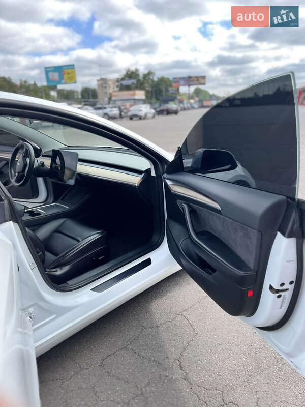 Седан Tesla Model 3 2021 в Полтаві