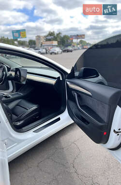 Седан Tesla Model 3 2021 в 