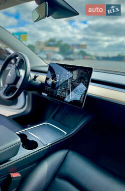 Седан Tesla Model 3 2021 в 