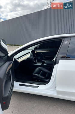 Седан Tesla Model 3 2021 в 
