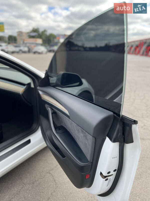 Седан Tesla Model 3 2021 в Полтаві