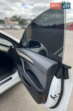Седан Tesla Model 3 2021 в 