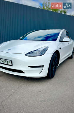 Седан Tesla Model 3 2021 в 