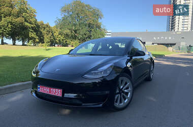 Седан Tesla Model 3 2022 в Киеве