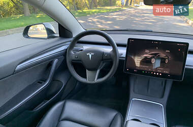 Седан Tesla Model 3 2022 в 
