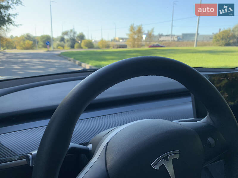Седан Tesla Model 3 2022 в Києві
