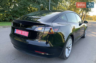 Седан Tesla Model 3 2022 в 