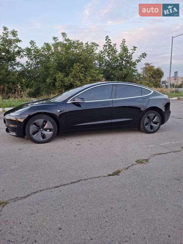 Седан Tesla Model 3 2019 в Нововолынске