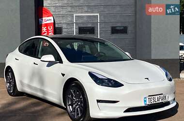 Седан Tesla Model 3 2023 в 