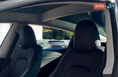 Седан Tesla Model 3 2023 в 