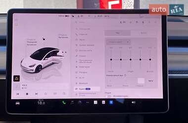 Седан Tesla Model 3 2023 в 