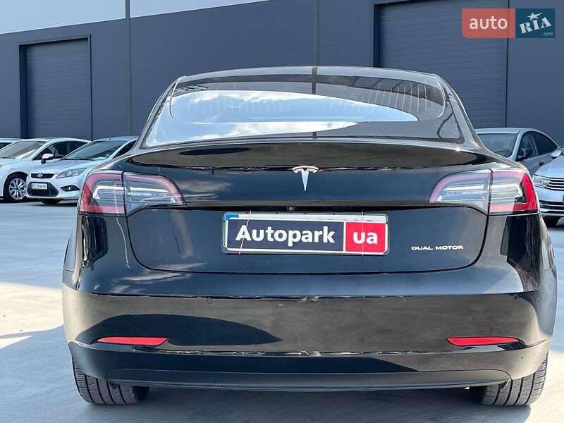 Седан Tesla Model 3 2019 в Львове