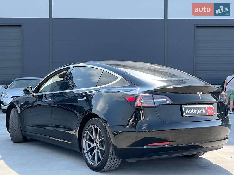 Седан Tesla Model 3 2019 в Львове