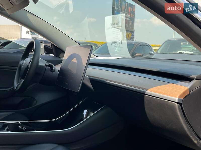 Седан Tesla Model 3 2019 в Львове