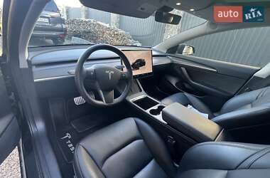 Седан Tesla Model 3 2022 в 