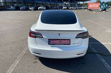 Седан Tesla Model 3 2022 в 