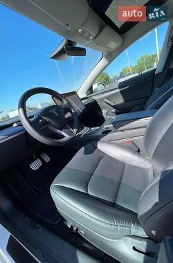 Седан Tesla Model 3 2022 в 