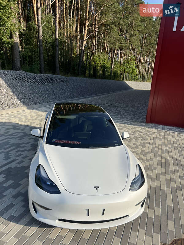 Седан Tesla Model 3 2021 в Львове