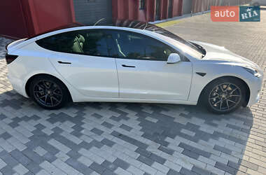 Седан Tesla Model 3 2021 в 