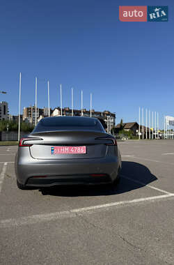 Седан Tesla Model 3 2024 в 