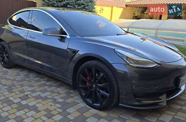 Седан Tesla Model 3 2019 в Одесі