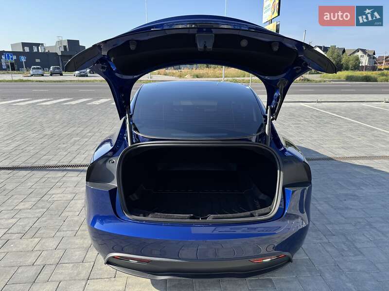 Седан Tesla Model 3 2024 в Луцьку