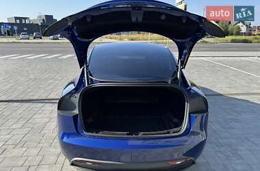 Седан Tesla Model 3 2024 в 