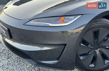 Седан Tesla Model 3 2024 в 