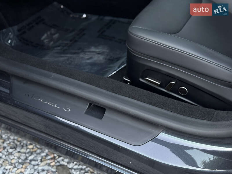 Седан Tesla Model 3 2024 в Луцке