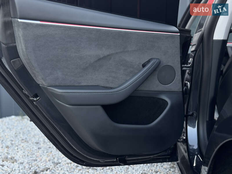 Седан Tesla Model 3 2024 в Луцке