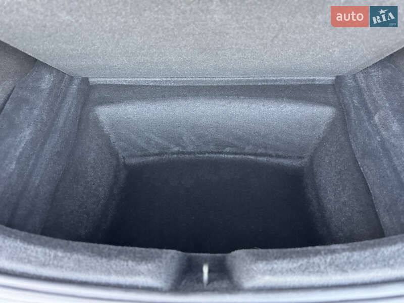 Седан Tesla Model 3 2024 в Луцке